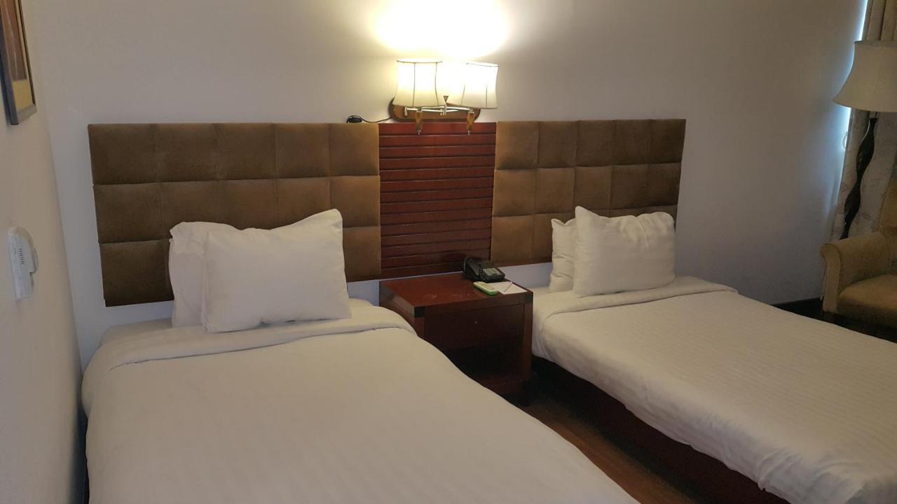 Savoey Hotel Лахор Екстер'єр фото