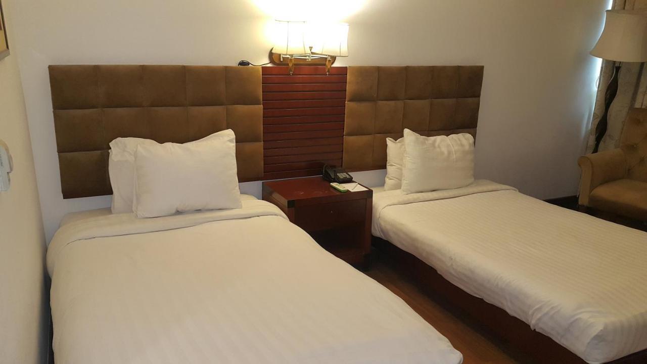 Savoey Hotel Лахор Екстер'єр фото